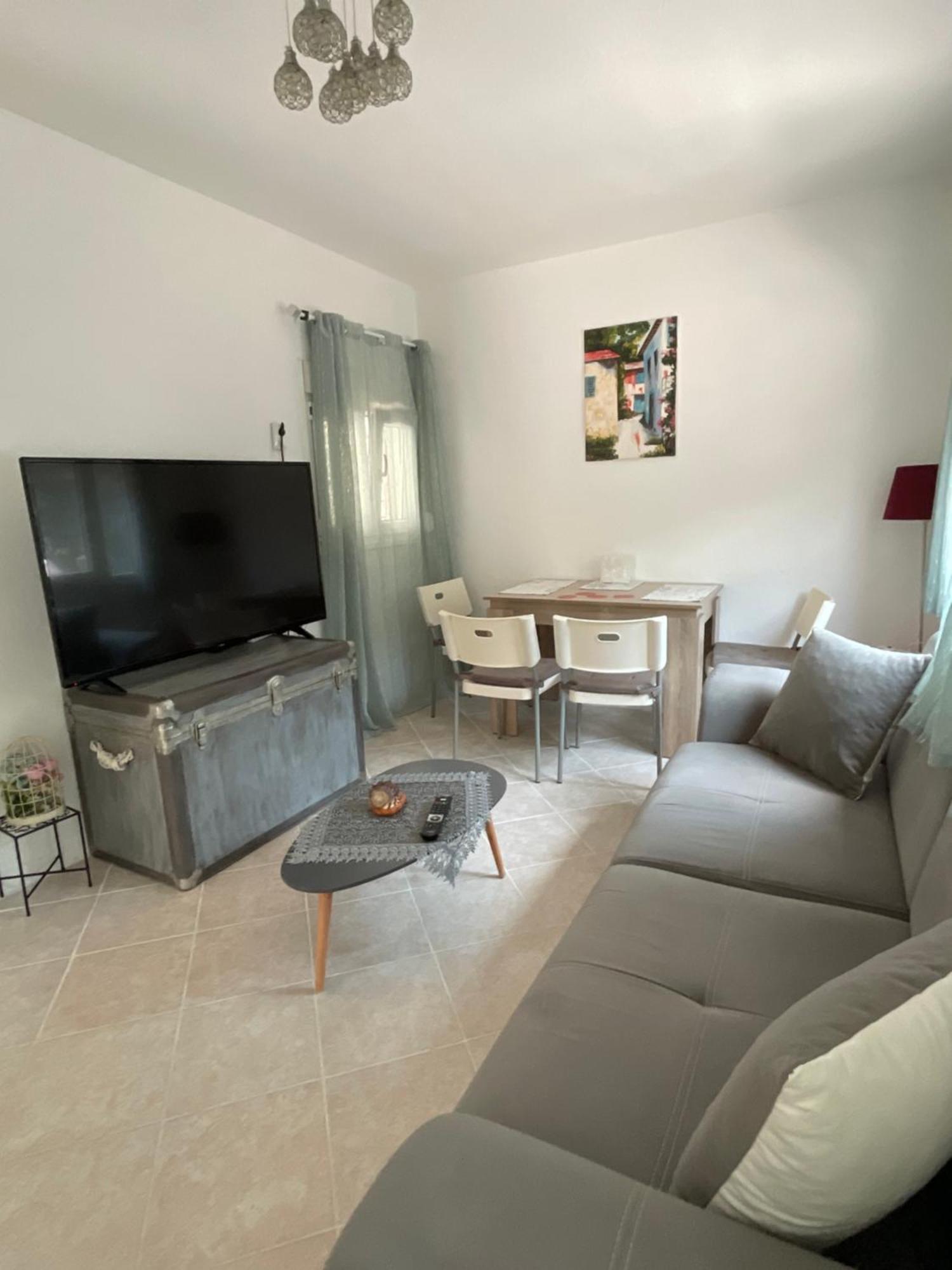 Comfy Myrvalis Apartment 阿吉亚特拉萨 外观 照片